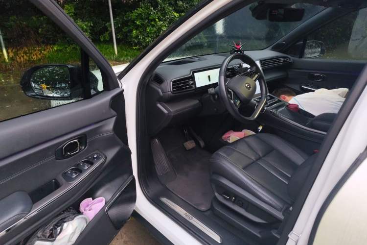 Used Nio ES8 2022 75 kWh Signature Edition Six-Seater Driver Seat