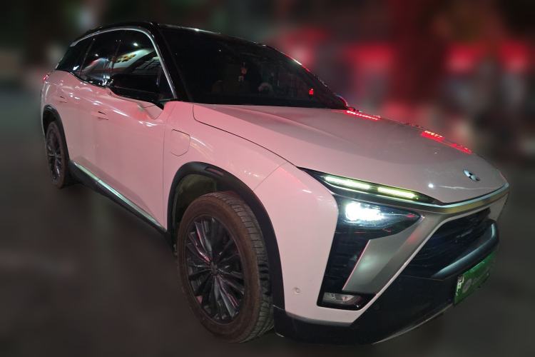 Used Nio ES8 2022 100 kWh 7-Seater Version Front Right 45 Deg