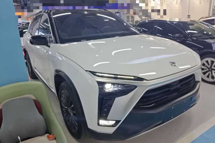 Used Nio ES8 2022 100 kWh Six-Seater Version Front Right 45 Deg