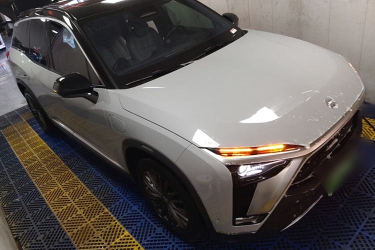Used Nio ES8 2022 100 kWh Six-Seater Version Front Right 45 Deg