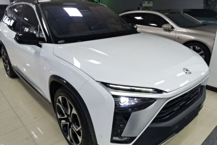 Used Nio ES8 2022 75 kWh Signature Edition Six-Seater Front Right 45 Deg