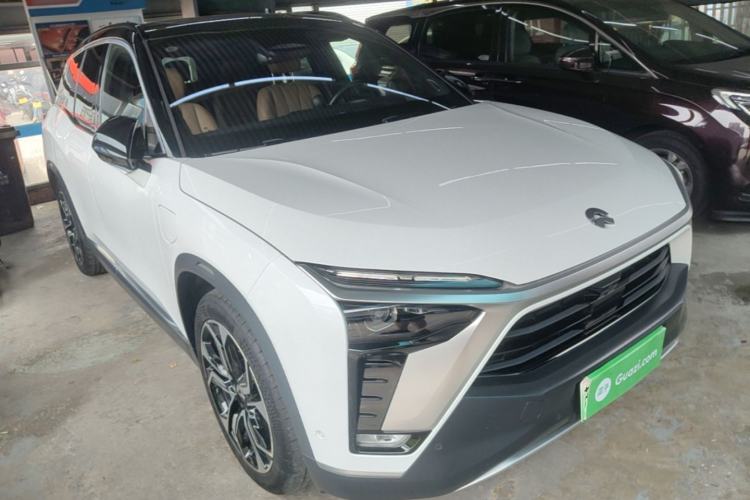 Used Nio ES8 2022 75 kWh Signature Edition Six-Seater Front Right 45 Deg
