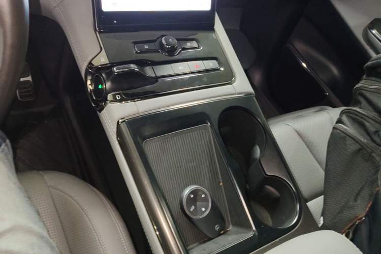 Used Nio ES8 2022 100 kWh Six-Seater Version Gear Lever