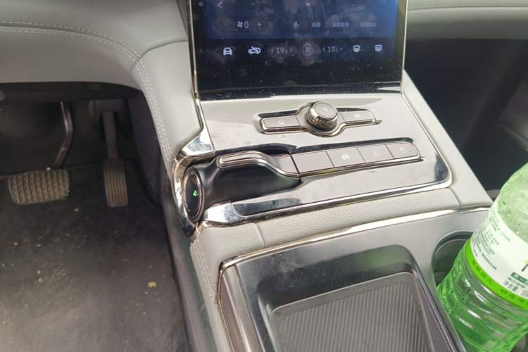 Used Nio ES8 2022 75 kWh Six-Seater Version Gear Lever