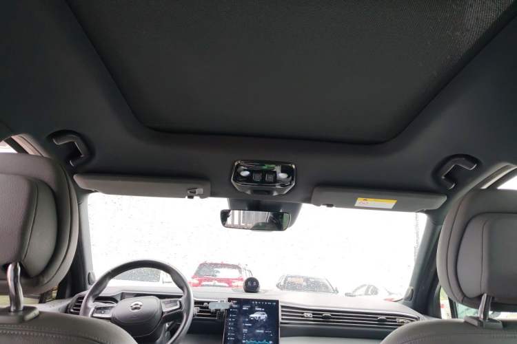 Used Nio ES8 2022 75 kWh Six-Seater Version Headliner