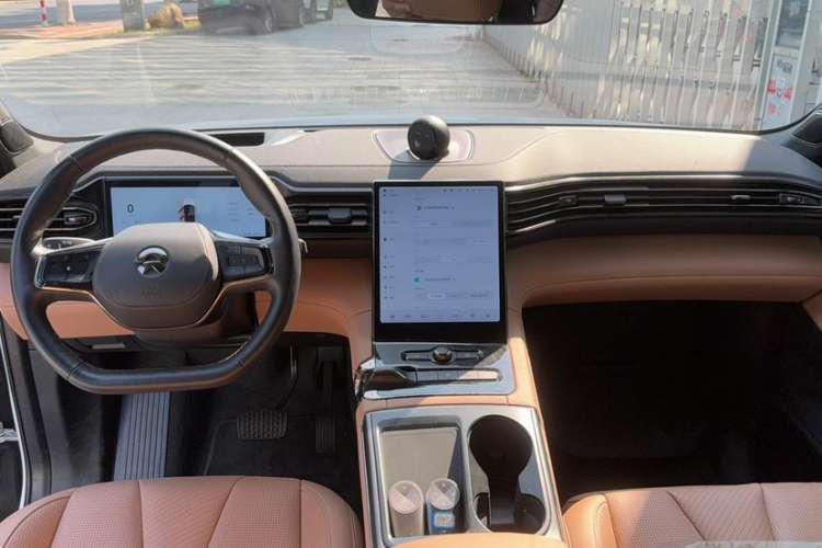 Used Nio ES8 2022 75 kWh 7-Seater Version Interior 1