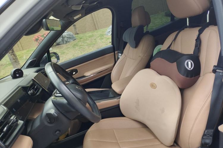 Used Nio ES8 2022 75 kWh Six-Seater Version Left Front Seat