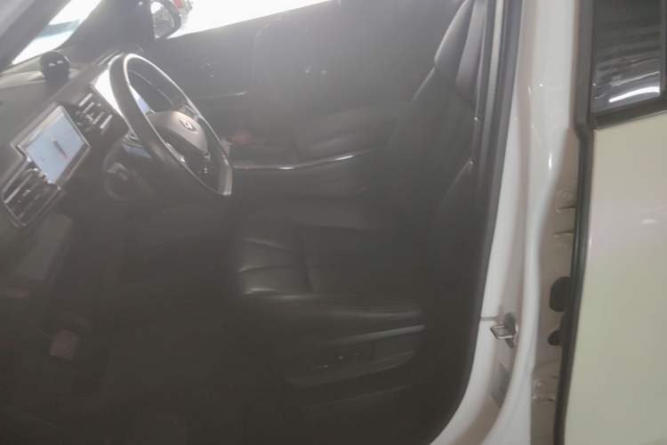 Used Nio ES8 2022 100 kWh Six-Seater Version Left Front Seat