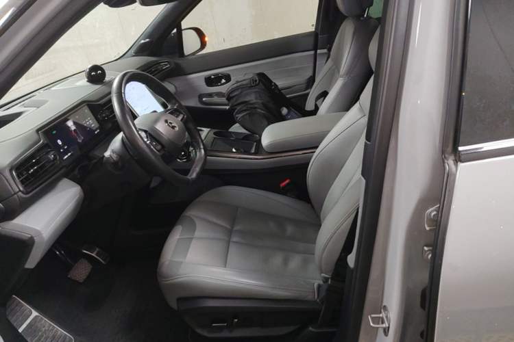 Used Nio ES8 2022 100 kWh Six-Seater Version Left Front Seat