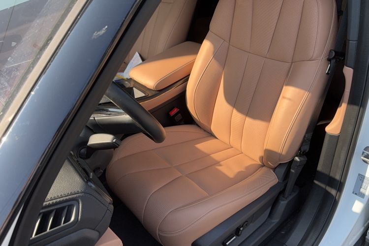 Used Nio ES8 2022 75 kWh 7-Seater Version Left Front Seat