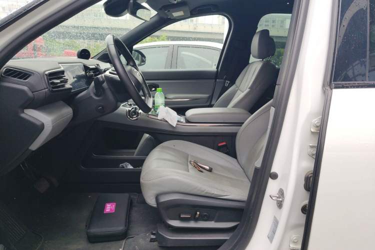 Used Nio ES8 2022 75 kWh Six-Seater Version Left Front Seat