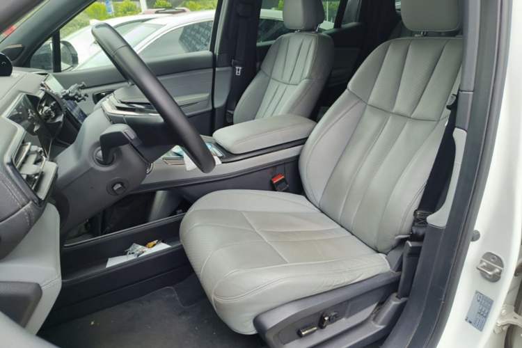 Used Nio ES8 2022 75 kWh Six-Seater Version Left Front Seat