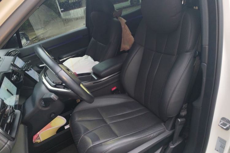 Used Nio ES8 2022 75 kWh Signature Edition Six-Seater Left Front Seat