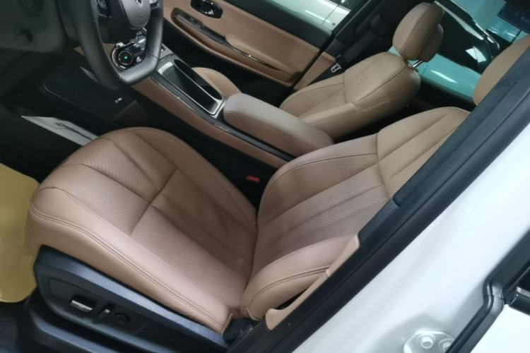 Used Nio ES8 2022 75 kWh Signature Edition Six-Seater Left Front Seat
