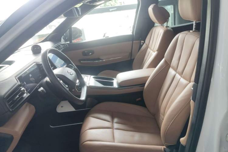 Used Nio ES8 2022 75 kWh Signature Edition Six-Seater Left Front Seat