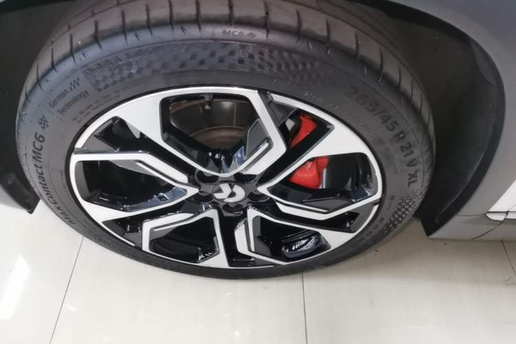 Used Nio ES8 2022 75 kWh Signature Edition Six-Seater Left Front Wheel Hub