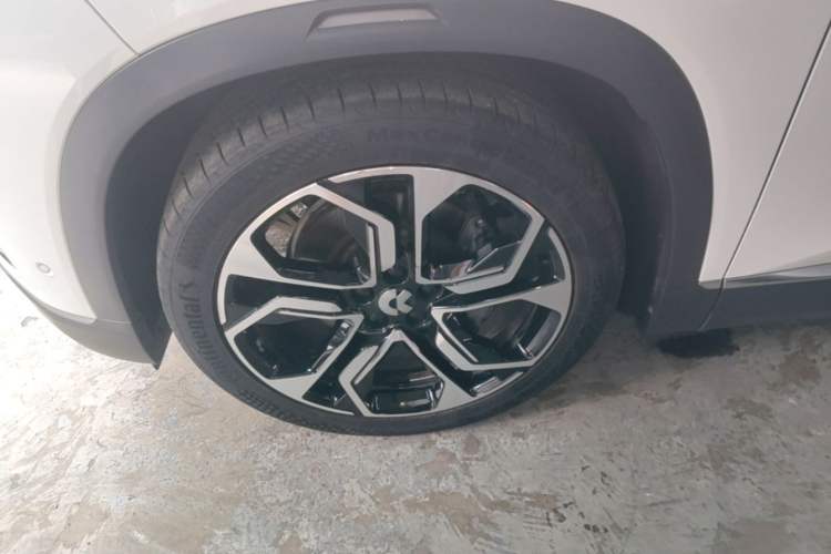 Used Nio ES8 2022 75 kWh Signature Edition Six-Seater Left Front Wheel Hub