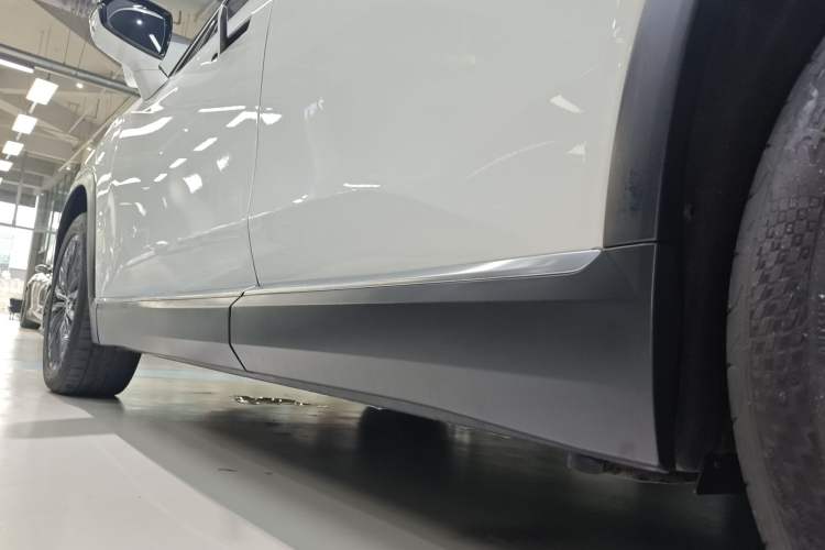 Used Nio ES8 2022 100 kWh Six-Seater Version Left Side Sill