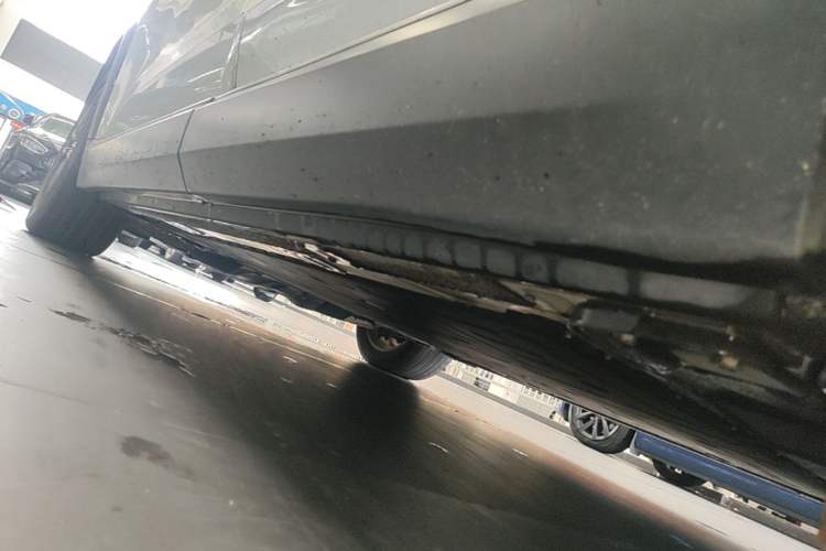 Used Nio ES8 2022 75 kWh 7-Seater Version Left Side Sill