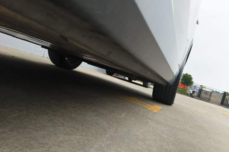 Used Nio ES8 2022 75 kWh 7-Seater Version Left Side Sill