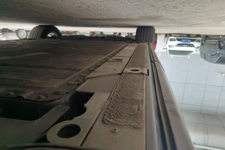 Used Nio ES8 2022 75 kWh Six-Seater Version Left Side Sill