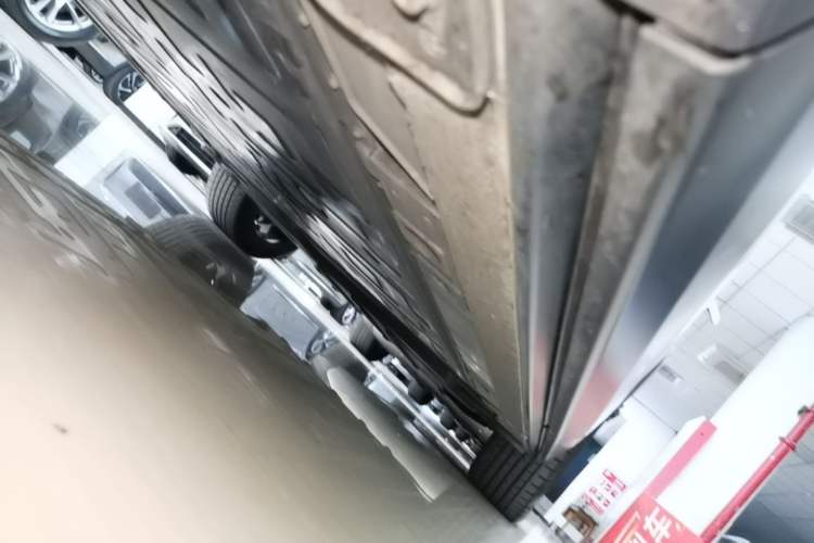 Used Nio ES8 2022 75 kWh Signature Edition Six-Seater Left Side Sill