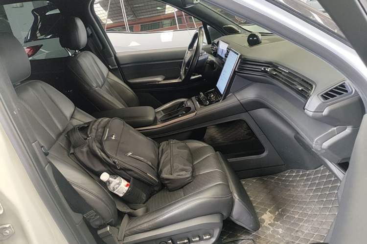 Used Nio ES8 2022 75 kWh 7-Seater Version Right Front Seat