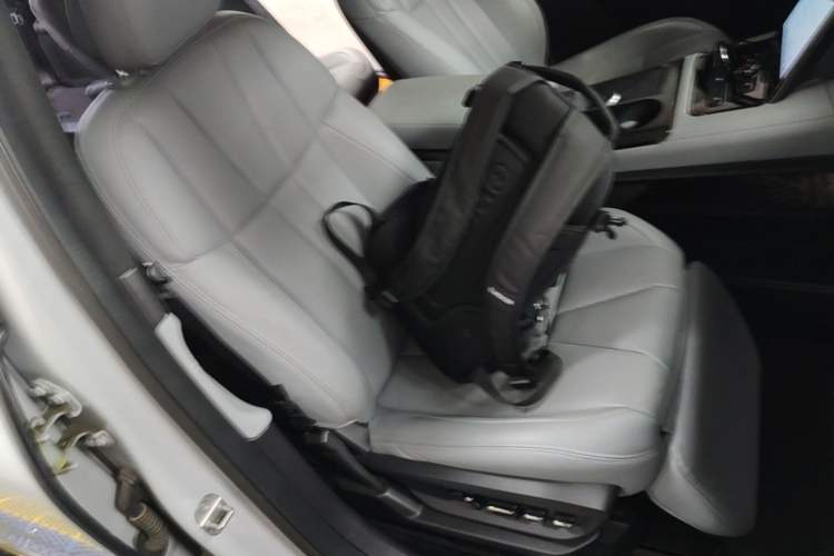 Used Nio ES8 2022 100 kWh Six-Seater Version Right Front Seat