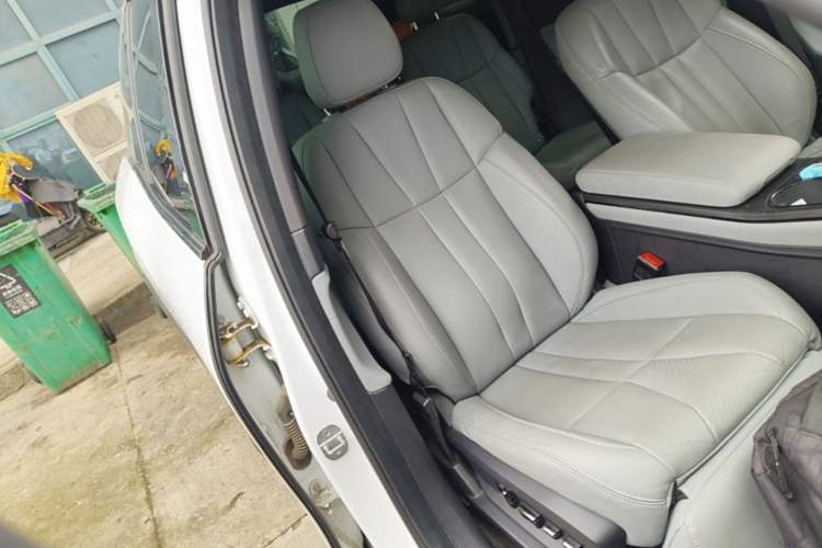 Used Nio ES8 2022 75 kWh Six-Seater Version Right Front Seat