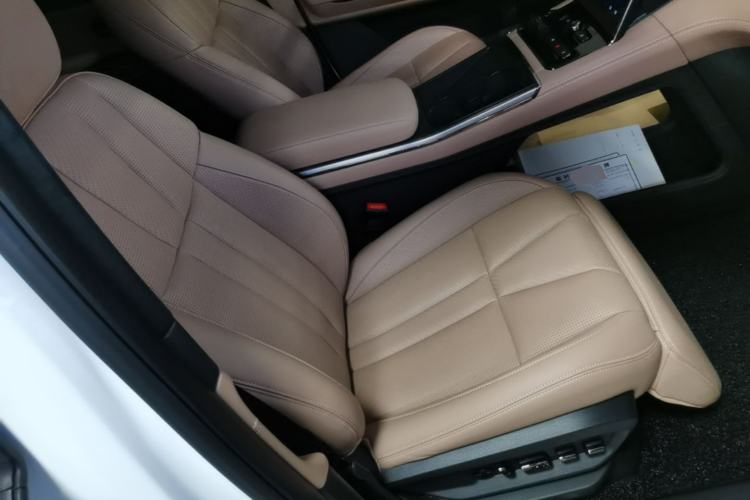 Used Nio ES8 2022 75 kWh Signature Edition Six-Seater Right Front Seat