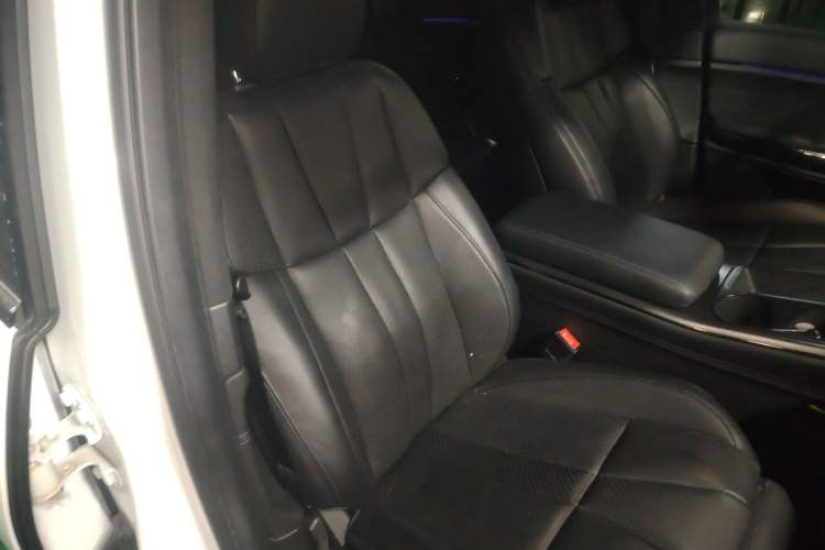 Used Nio ES8 2022 100kWh Signature Edition Seven-Seater Right Front Seat