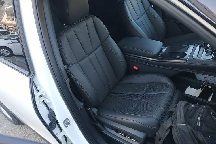Used Nio ES8 2022 100 kWh 7-Seater Version Right Front Seat