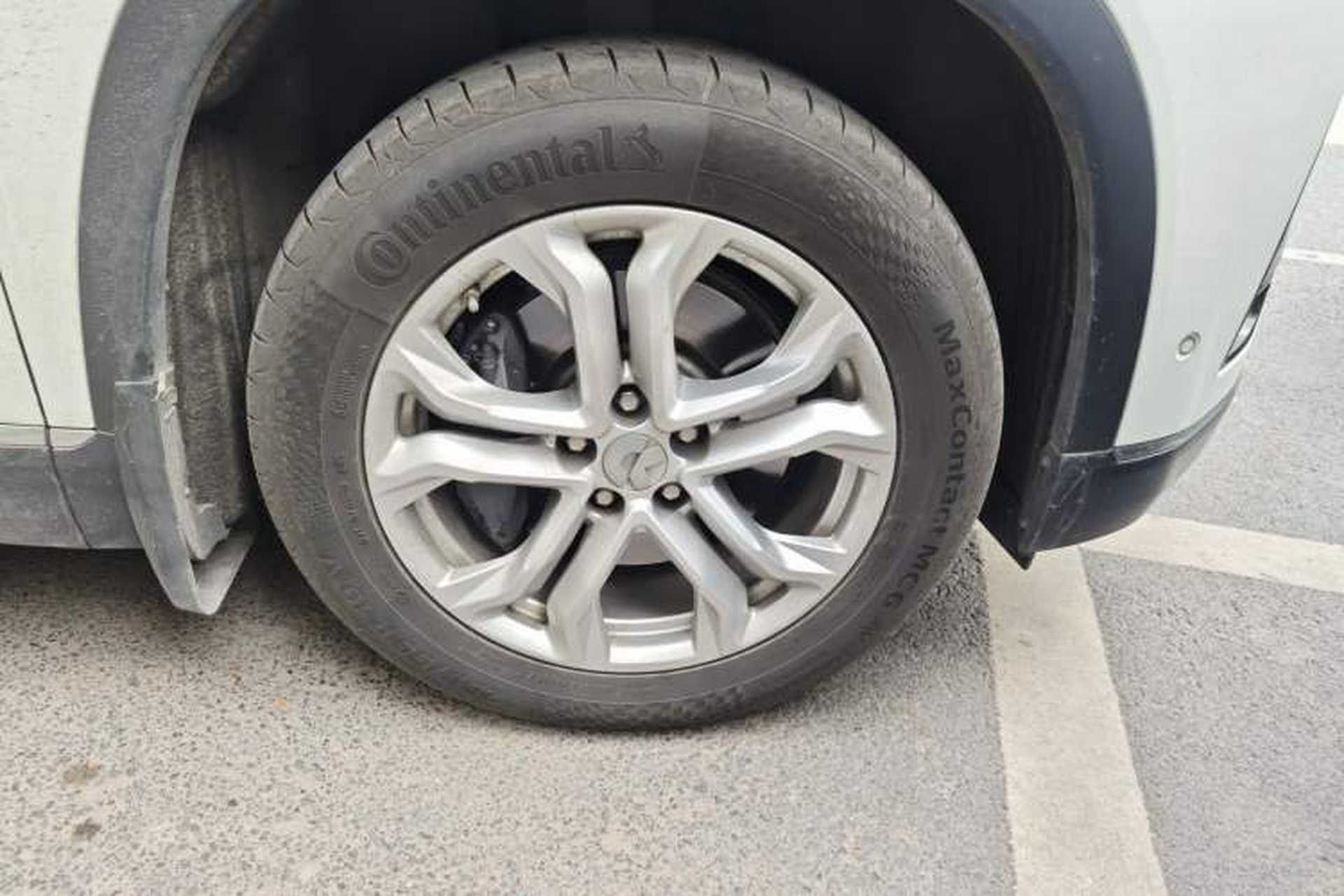 Used Nio ES8 2022 75 kWh 7-Seater Version Right Front Wheel Hub