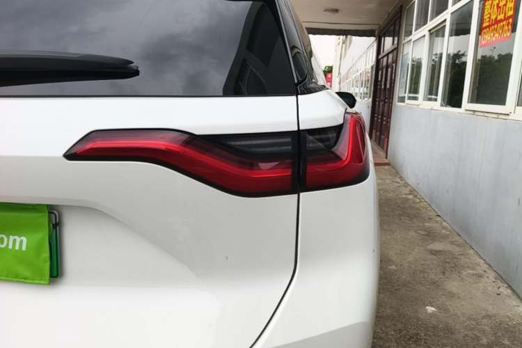 Used Nio ES8 2022 75 kWh 7-Seater Version Right Rear Taillight