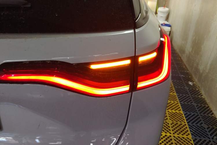 Used Nio ES8 2022 100 kWh Six-Seater Version Right Rear Taillight