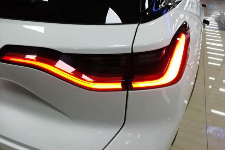 Used Nio ES8 2022 75 kWh Signature Edition Six-Seater Right Rear Taillight