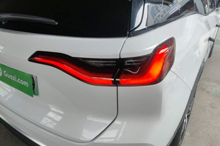 Used Nio ES8 2022 75 kWh Signature Edition Six-Seater Right Rear Taillight