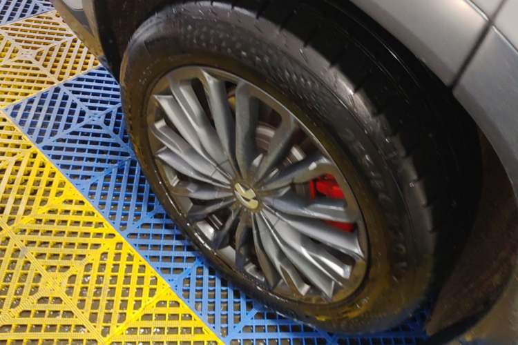Used Nio ES8 2022 100 kWh Six-Seater Version Right Rear Wheel Hub