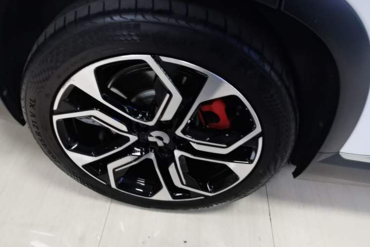 Used Nio ES8 2022 75 kWh Signature Edition Six-Seater Right Rear Wheel Hub