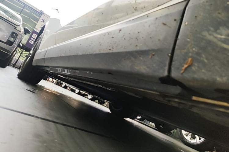 Used Nio ES8 2022 75 kWh 7-Seater Version Right Side Sill