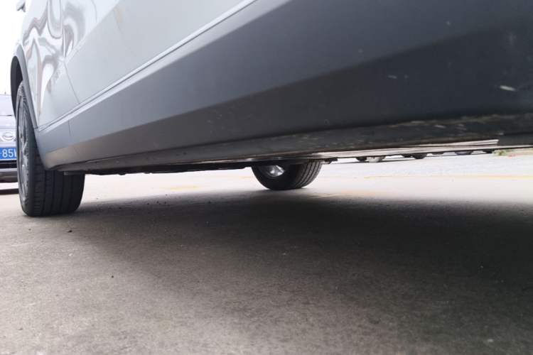 Used Nio ES8 2022 75 kWh 7-Seater Version Right Side Sill