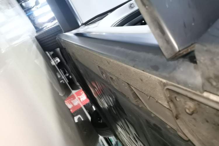 Used Nio ES8 2022 75 kWh Signature Edition Six-Seater Right Side Sill