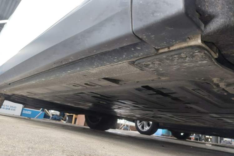 Used Nio ES8 2022 75 kWh Signature Edition Six-Seater Right Side Sill