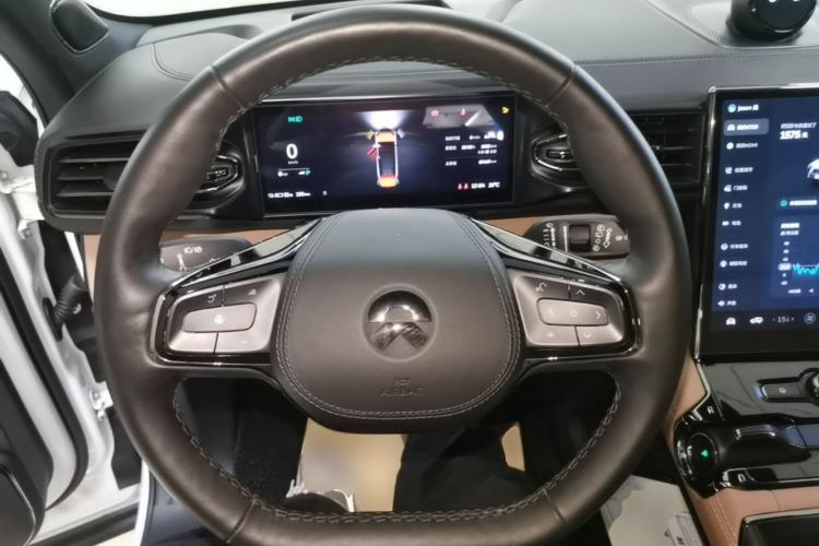 Used Nio ES8 2022 75 kWh Signature Edition Six-Seater Steering Wheel