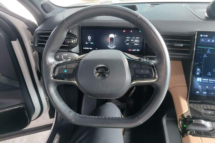 Used Nio ES8 2022 75 kWh Signature Edition Six-Seater Steering Wheel