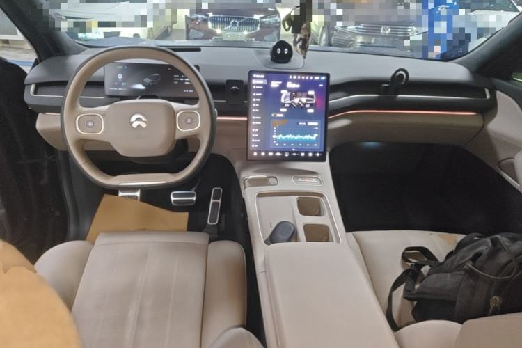 Used Nio ES8 2023 75 kWh Center Console