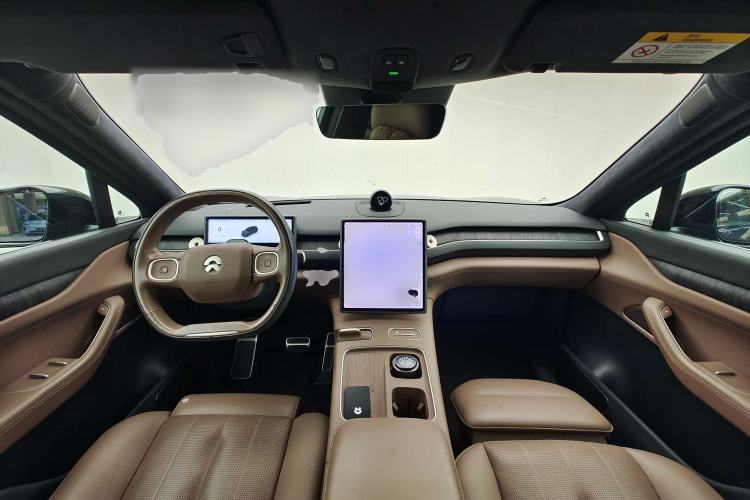 Used Nio ES8 2023 75 kWh Executive Edition Center Console