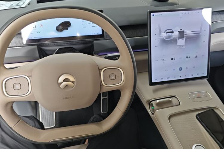Used Nio ES8 2023 75 kWh Center Console