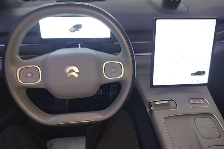 Used Nio ES8 2023 75 kWh Center Console