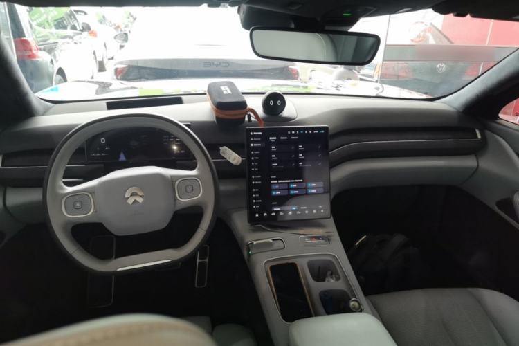 Used Nio ES8 2023 75 kWh Executive Edition Center Console